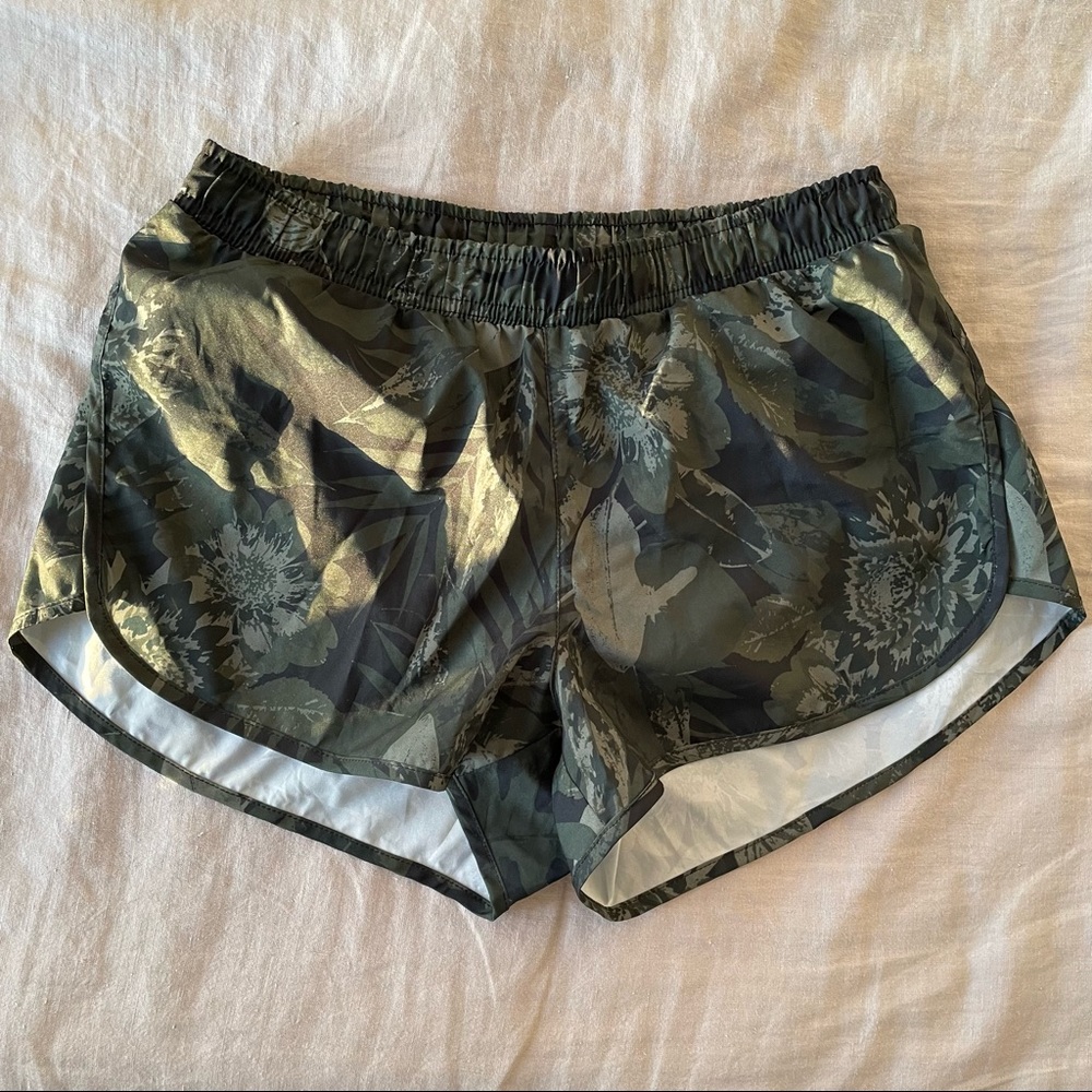 Active Go-Dry Shorts